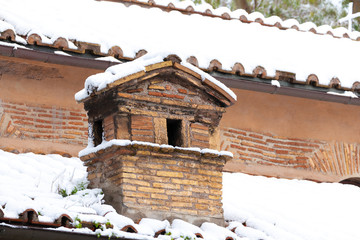 Obraz premium Church Chimney after snowfall
