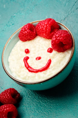 milchreis mit gesicht