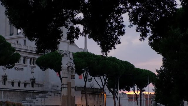 Roma (Patrimonio de la Humanidad). SPQR. Ciudad Eterna. Foro de C&eacute;sar y Altar de la Patria (Monumento a V&iacute;ctor Manuel II). Lazio, Italia, Europa.