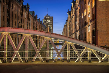 Kehrwiederfleet Hamburg Speicherstadt abends entzerrt