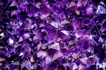 Amethyst purple crystal. Mineral crystals in the natural environment. Texture of precious and semiprecious gemstone. - obrazy, fototapety, plakaty