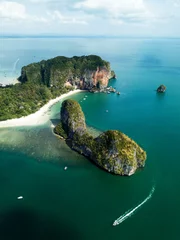 Crédence de cuisine en verre imprimé Railay Beach, Krabi, Thaïlande Aerial photo of Phra Nang and Railay beach, Krabi, Phuket, Thailand. Cliffs, rocks and jungles.
