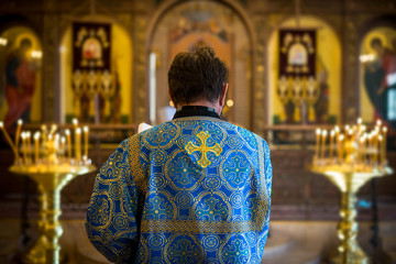 The priest says a prayer at the altar, pray to God, prayer