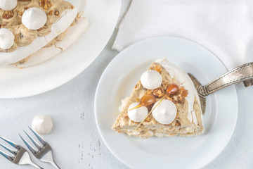 Pavlova cake with caramel and almonds