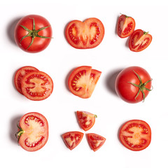 Pokrojone pomidory na białym tle