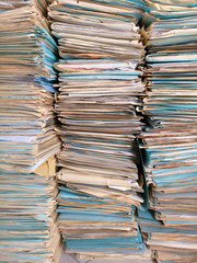 Archivio cartaceo accatastato
