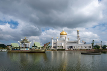 Sultan Omar Ali Saifuddien Mosque in Brunei during cloudy day. Considered as one of the most beautiful mosques in the Asia Pacific.