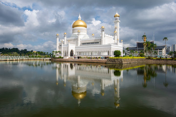 Sultan Omar Ali Saifuddien Mosque in Brunei during cloudy day. Considered as one of the most...