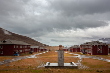Obraz premium Pyramiden. Abandoned Soviet/Russian settlement in Svalbard, Norway. Lenin's monument.