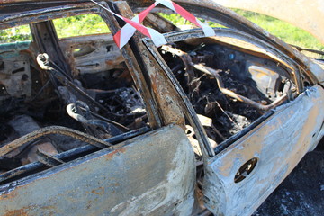 accident de la route : voiture brûlée