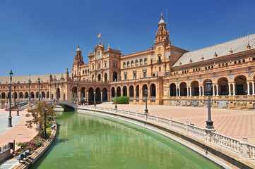 Obraz na płótnie Canvas Plaza de Espana (Place d' Espagne), built between 1914 and 1928 by the architect Anibal Gonzalez, Sevilla, Andalucia, Spain.