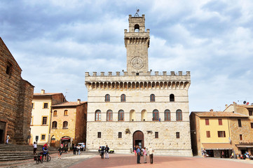Fototapeta na wymiar Palazzo Publico (City Hall), Montepulciano, Tuscany, Italy.