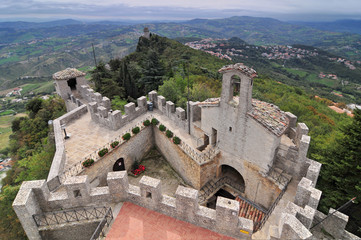 Fototapeta na wymiar San Marino, the walls of the old city.
