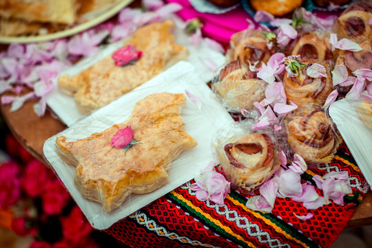  A map of Bulgaria from the cake  and rose damascena