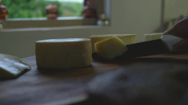 Production of Serro cheese in Minas Gerais