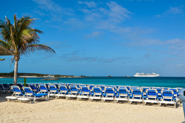 Fototapeta na wymiar beach with chairs and umbrellas