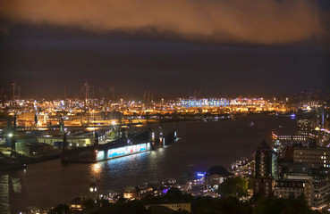 Hamburg Hafen bei Nacht
