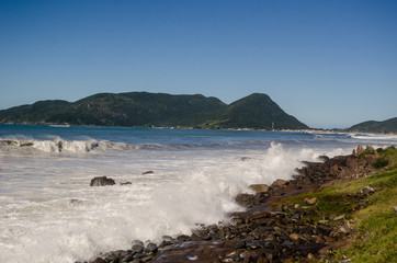 Fototapeta na wymiar Paisagem em praia em Florianópolis, região sudeste do Brasil.
