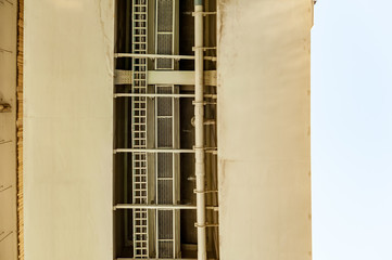 首都高速の高架下