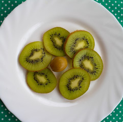 pieces of kiwi on the white plate