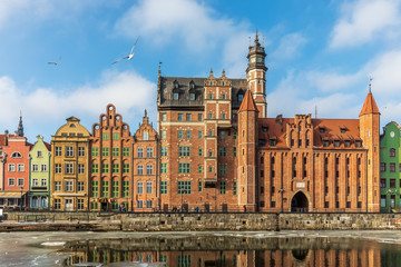 Fototapeta na wymiar Mariacka Gate and other colorful facades in Gdansk, Poland