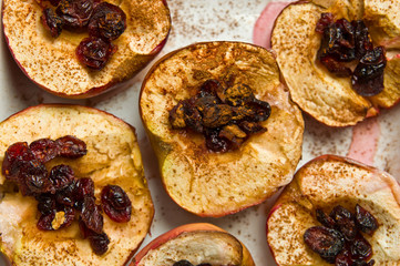 Baked apples with cinnamon and cranberries