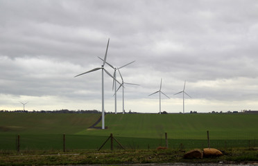 Fototapeta na wymiar parc éolien d' Essigny le grand-02