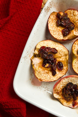 Baked apples with cinnamon and cranberries