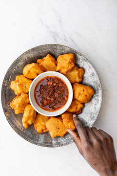 Pakora fritters with dipping sauce