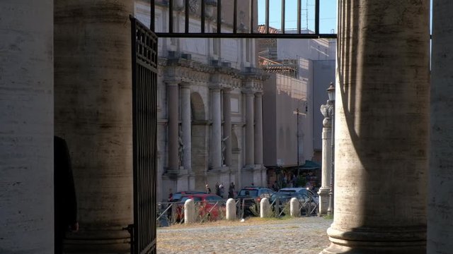 Roma (Patrimonio de la Humanidad). SPQR. Ciudad Eterna. Porta del Popolo, Mura aureliane. Lazio, Italia, Europa.