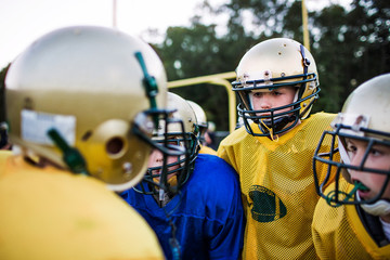 Boys (10-11) playing american football 