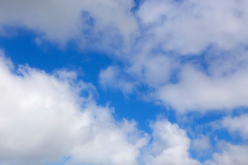 Obraz premium Fluffy clouds in blue sky