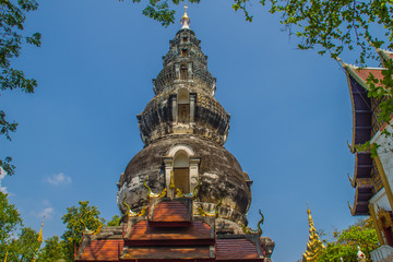 Fototapeta premium Old distinctive chedi at Wat Ku Tao (Temple of the Gourd Pagoda) in Chiang Mai, Thailand. The temple is called ku tao because of its characteristic water melon shaped chedi and diminishing spheres.