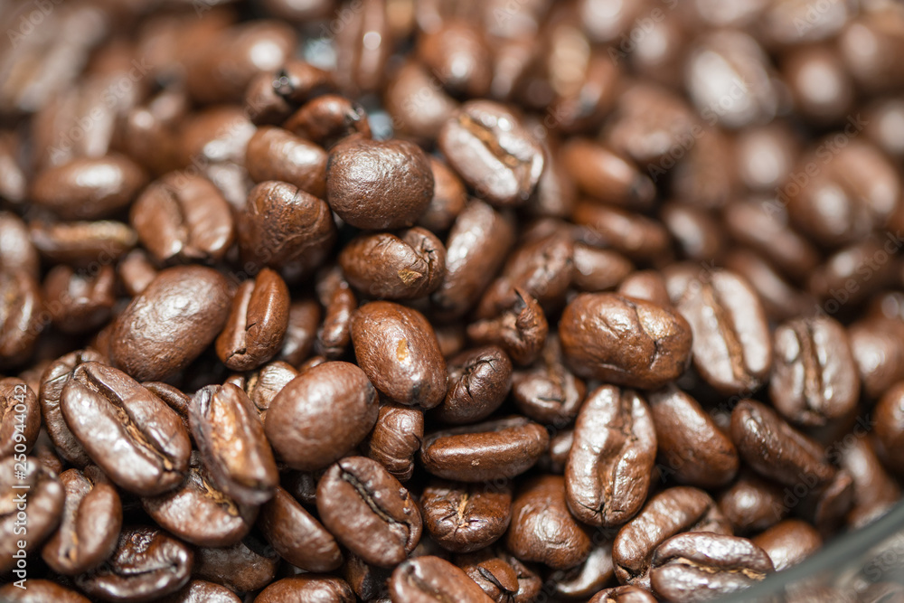 Wall mural roasted coffee beans background - image