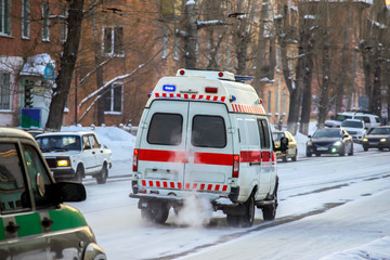 The ambulance is in a hurry to call.