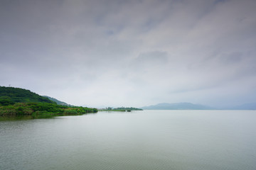 Cloudy day view of the Dong Qiang lake located in Ningbo Shi, Zhejiang Sheng, China