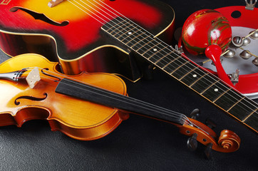 Fototapeta na wymiar Violin, guitar, maracas.