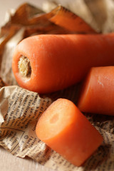 英字新聞に包んだ人参