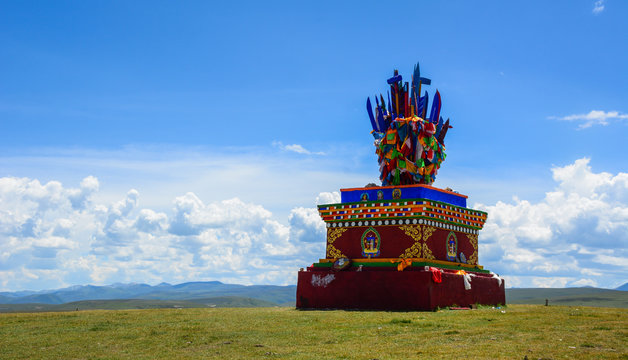 Golden stupa of Yarchen Gar in Tibet