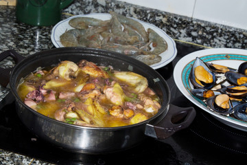 Tasty seafood dish – Paella a la marinera