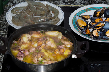 Tasty seafood dish – Paella a la marinera