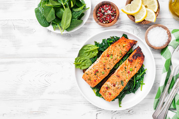 Salmon fillet with spinach . - 250981433