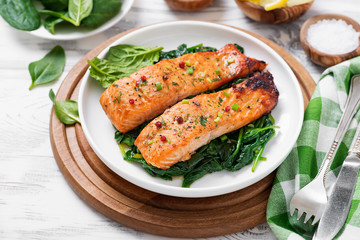 Salmon fillet with spinach .