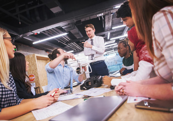 Obraz premium multiethnic business team learning about drone technology
