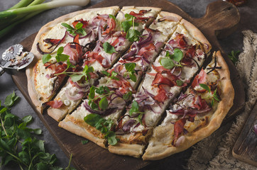 Onion vegetable pie with herbs