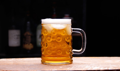 Frisches Bier im Glas