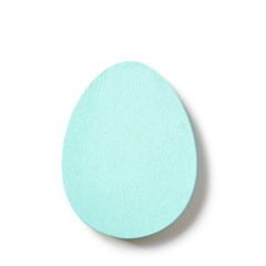 Wielkanocne ozdoby jajko i królik na białym tle