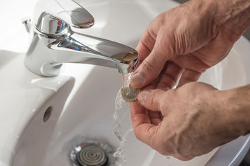 Geldwäsche, Geld waschen, Geldwäscherei, sauberes Geld, reines Geld, illegal, veruntreuen von...
