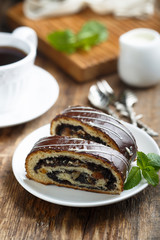 Poppy seeds roll