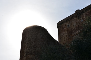 El sol en el castillo de Feria